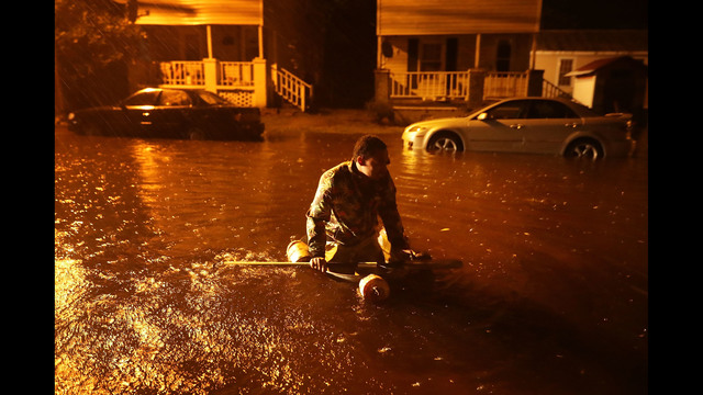 Michael Nelson floats in a boat made from a metal tub and fishing floats after the Neuse River went over its banks and flooded his street during Hurricane Florence September 13, 2018 in New Bern. (Photo by Chip Somodevilla/Getty Images)