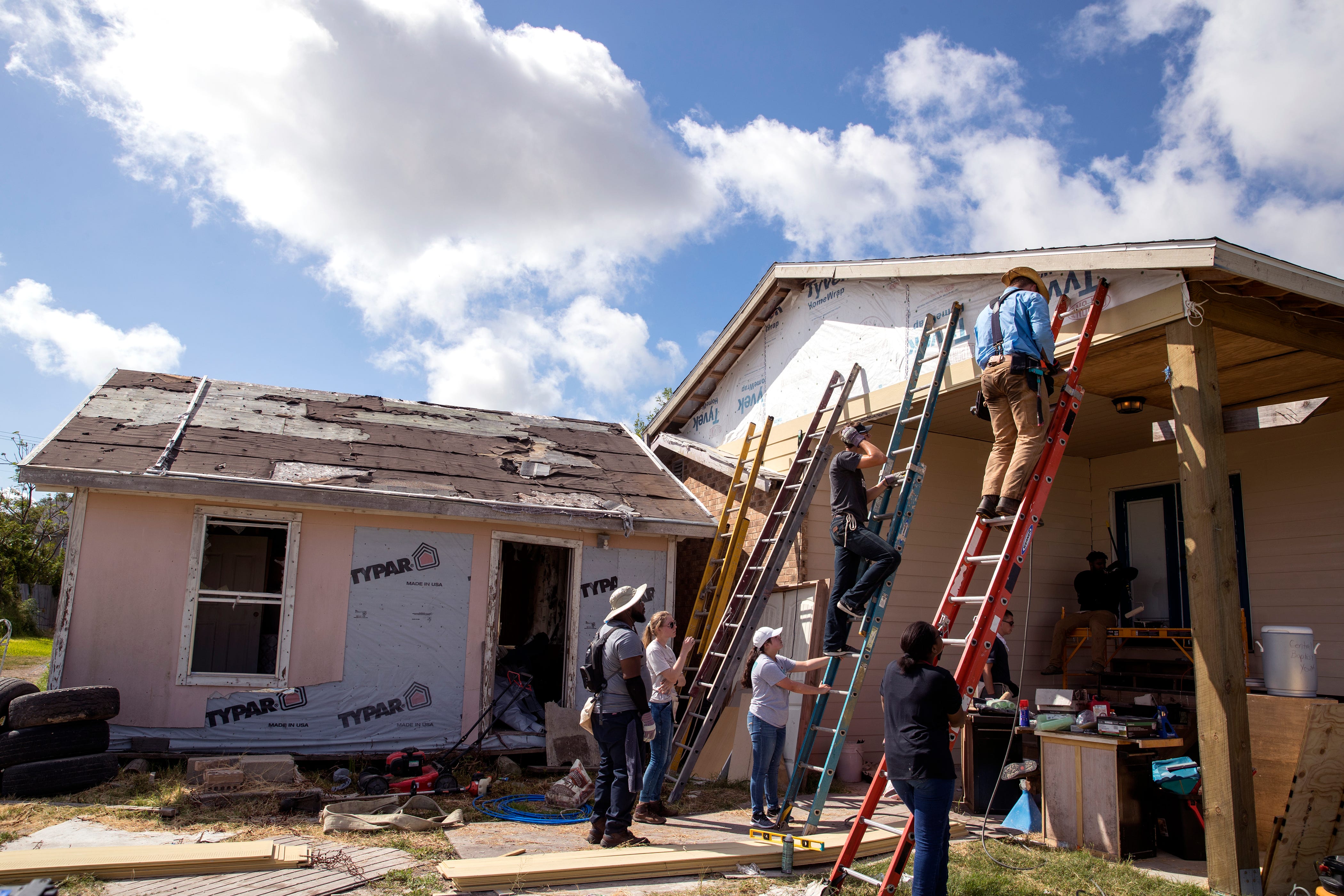 120 Texas Students Spend Week Helping In Hurricane Harvey Recovery ...