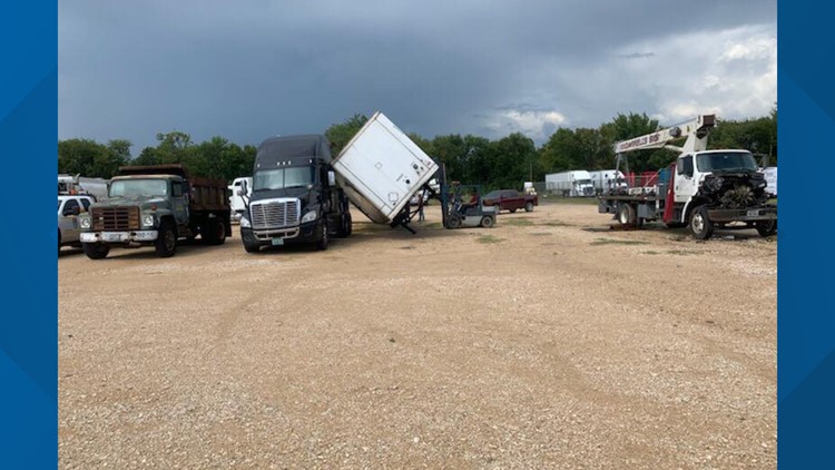 Wind damage in Luling