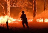 As death toll rises, Australia sending aid to towns afflicted by wildfires