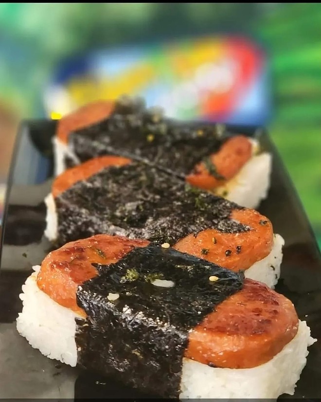 Kain Na Filipino Cuisine will donate the proceeds of Spam Musubi sold on Fridays to Hawaiian relief organizations. - Facebook / Kain Na - Filipino Cuisine